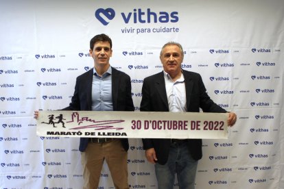 Josep Morera, de Vithas, junto a Sisco Larrull.