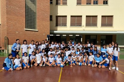 Jugadores del Lleida visitan a los alumnos del colegio Lestonnac