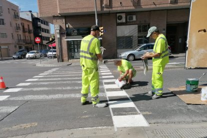 Repintat de passos de vianants a Balàfia