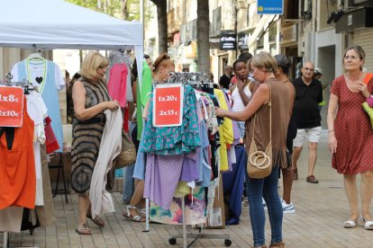 Clients en una de les parades a la plaça Sant Joan.