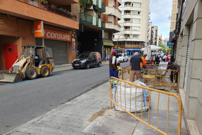 La Paeria amplia una vorera del carrer Vallcalent