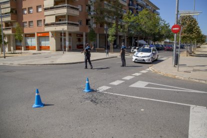 Agents de la Urbana ahir, al lloc de l’accident a Balàfia.