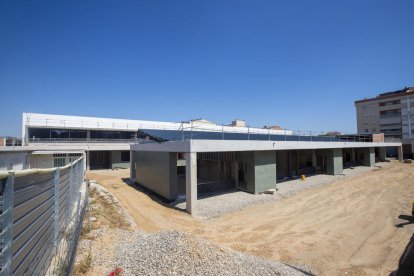 Obras con retraso. La nueva escuela Pinyana, que aglutinará la que está en barracones y la de Balàfia, debía estar lista para este curso, pero el retraso de los trabajos hará que la unificación se posponga hasta el próximo.