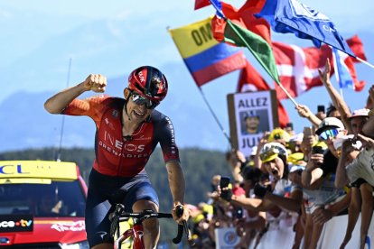 Michal Kwiatkowski celebra la seua victòria parcial d’ahir.