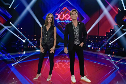 Xavi Martínez y Julia Varela, presentadores del programa. 