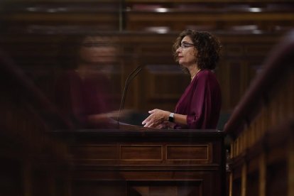 La ministra d'Hisenda, María Jesús Montero, intervé durant una sessió plenària al Congrés dels Diputats aquest dijous.