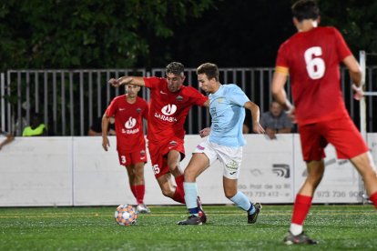 Una acció del partit entre l’Alpicat i l’Alguaire.