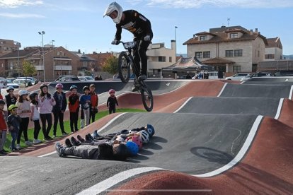 Imagen de archivo de la inauguración del ‘pump track’ de Fraga.