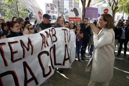 Colau va rebre el suport d’un grup de ciutadans.