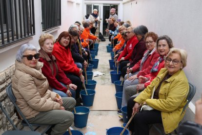 Un dels tallers en el qual les participants van poder aprendre a fer sabó.