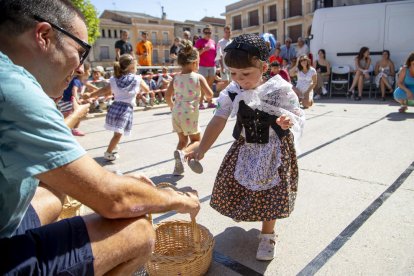 Los más pequeños disfrutaron de la Cursa de Les Pedretes que se celebró ayer para abrir la jornada del festival.