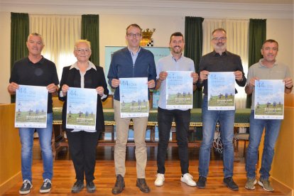 Autoritats i representants esportius ahir durant la presentació de la competició.