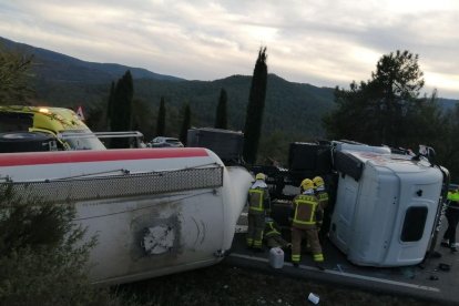 El camió bolcat a la C-14.