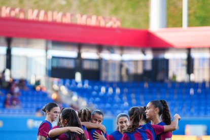 Les jugadores del Barça celebren el gol de la lleidatana Caño.