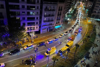 Retencions a la rambla d'Aragó per un aparatós accident