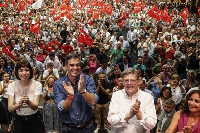 Sánchez se dio un baño de masas en València junto a Puig.