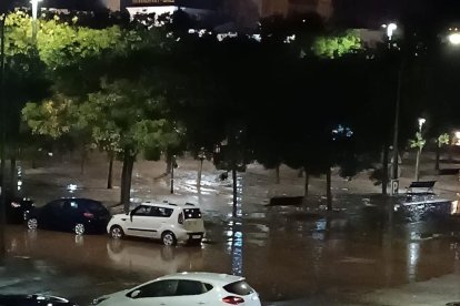 Queixes per petites inundacions per embornals obturats al barri de Cappont de Lleida