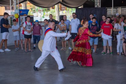 Momento de la exhibición de ‘marinera’, el baile nacional del Perú.