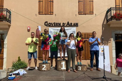 Aran Ros, Zuzana Hakova y Beatriz Pozo, las ganadoras de la carrera de 21 km en la categoría femenina.