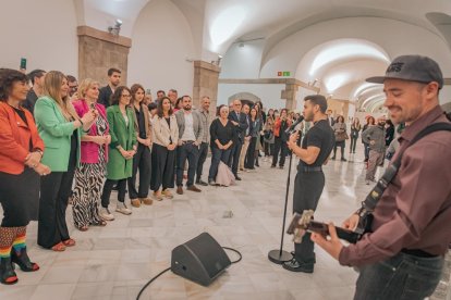 Conmemoración del Día contra la LGTBIfobia, en el Parlament. 