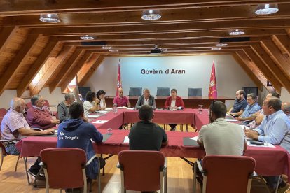 La mesa con sindicatos, técnicos y asociaciones ganaderas.