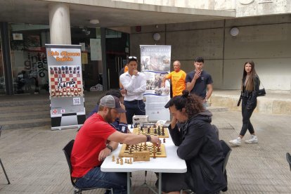 El Club Escacs Balàfia sale a la calle por la Festa Major de Lleida