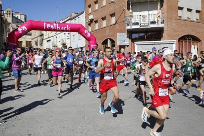 Imagen de la salida de la competición, en la plaza Sant Jaume de Miralcamp.