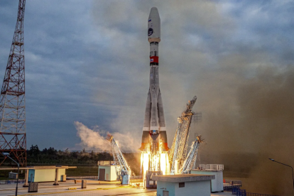 El cohete Soyuz-2.1b con la sonda lunar Luna-25, en el despegue el viernes 11 de agosto