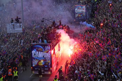 Los autocares lucían escrito “campiones” y “campions”.