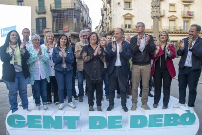 Perelló y Turull, en el centro, durante el acto de campaña de ayer. 