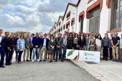 Acte de cloenda i lliurament dels diplomes als representants de les quinze empreses que durant nou mesos han participat en la primera edició del programa Accelera el Creixement  a Lleida, a Tàrrega

Data de publicació: divendres 23 de setembre del 2022, 14:49

Localització: Tàrrega

Autor: Cedida per la Diputació de Lleida