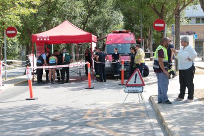 La alcaldesa de Olivella pide calma a los vecinos y aclara que los confinamientos son para facilitar la tarea a los Bomberos