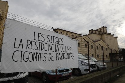 Pancartes contra l'enderroc de les sitges del Senpa