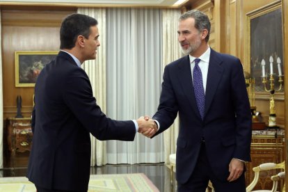 Foto d’arxiu del rei amb Pedro Sánchez.