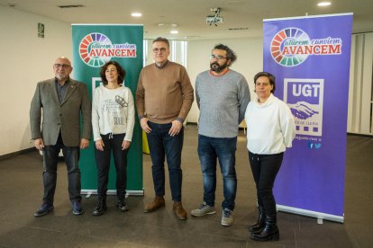 Els líders de la UGT a Lleida posen durant la trobada.