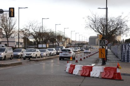 Ayer estaba cortado el carril derecho en dirección al polígono.