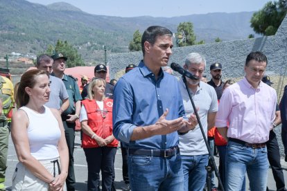 El president del Govern espanyol en funcions, Pedro Sánchez, intervé durant la seua visita a la zona afectada per l'incendi aquest dilluns a Tenerife.