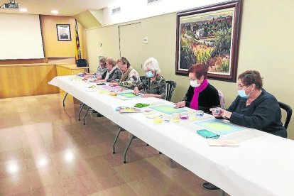 Más de 40 personas participan en el taller 'Matins d'ArtTerapia' en Torrefarrera