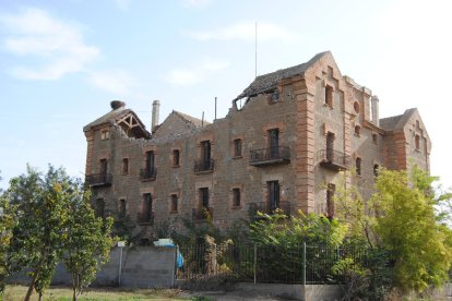 La Casa Gran de La Sucrera de Menàrguens, con cámaras de vídeo en el recinto. 