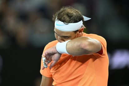 Un Nadal lesionado cae en segunda ronda del Abierto de Australia 