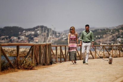 Juanma Moreno (PP). El presidente andaluz dedicó la mañana de ayer a estar en familia paseando por la costa y por la tarde fue al cine.