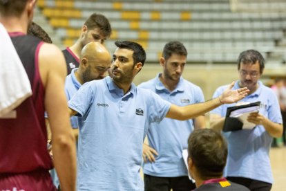 Encuentra dona instruccions en el partit recent amb l’Osca.