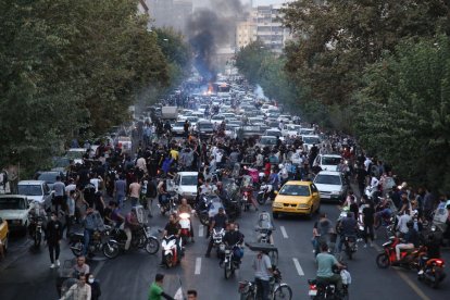 Una de les multitudinàries protestes a Teheran per la mort de la jove Mahsa Amini.