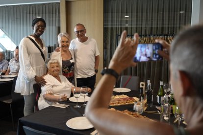 El alcalde Pueyo y la edil Sall acudieron a la comida en la Llotja. 