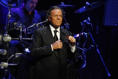 Julio Iglesias talla els rumors sobre el seu estat de salut: “Estic fresc com una rosa”