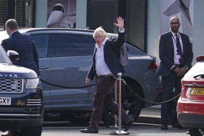 Johnson va tornar ahir a Londres de les vacances al Carib.