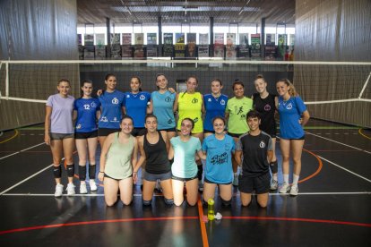 L’equip lleidatà va començar ahir els entrenaments gairebé sense jugadores de la primera plantilla.