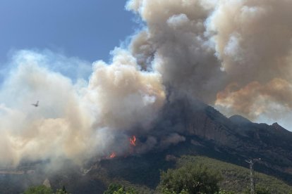 Els Bombers treballen en un nou incendi, ara entre Oliana i Peramola