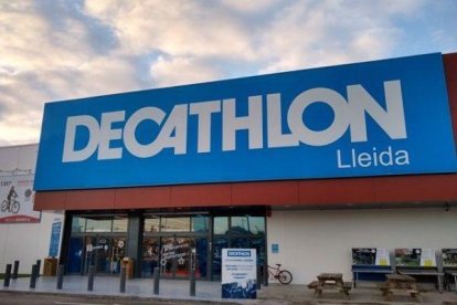 Imagen del edificio de Decathlon en Lleida