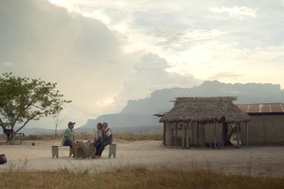 El documental torna als paisatges on va viure Cardona.